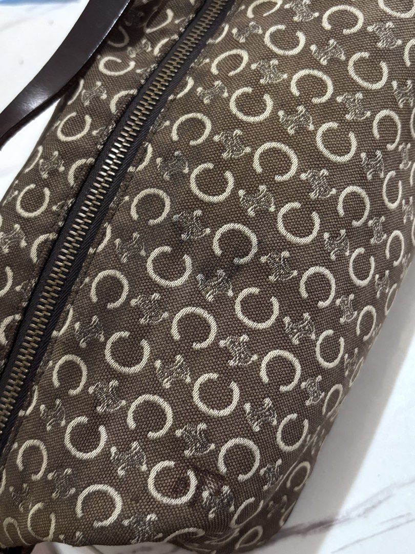 Celine C macadam canvas pochette (Category: Luxury Bags & Wallets) located in Dagupan City. Submitted by raregrail.co (Listing ID 1460627356, Image 3). Description: .