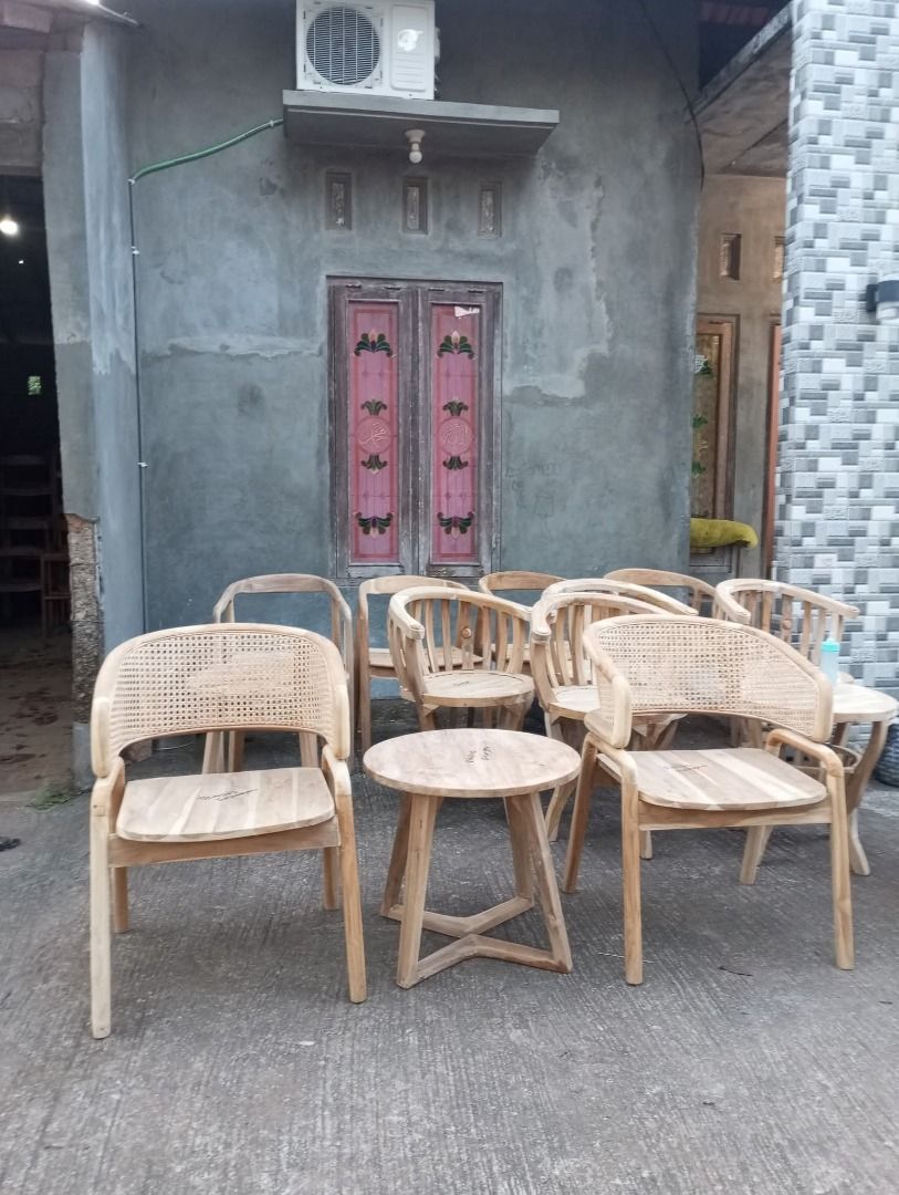 Chair from our resto preloved no issue (Category: Chairs) located in Manila. Submitted by zenbear.456af6 (Listing ID 1460514166, Image 2). Description: 100php each No issue Free hatid manila working bsp manila main daily that's why For sure buyer pls pm Loc smdc wind residences tower 2 .