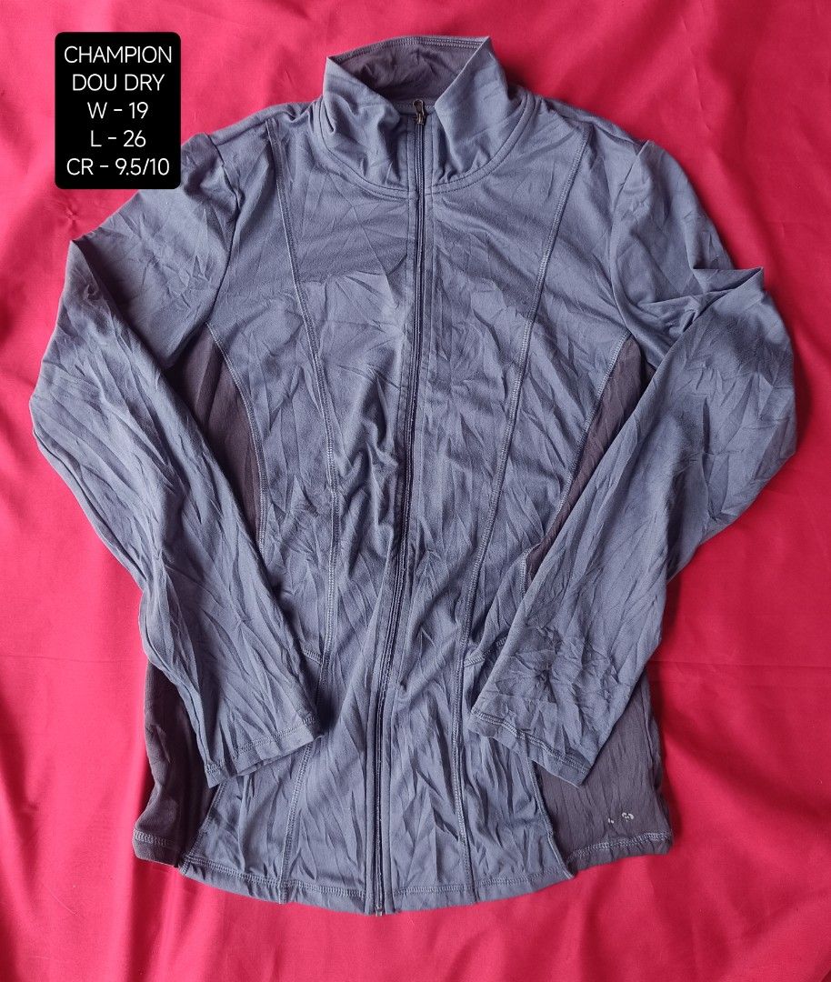 CHAMPION ACTIVE JACKET (Category: Coats, Jackets and Outerwear) located in Bulacan. Submitted by moybilog (Listing ID 1460552798, Image 1). Description: .