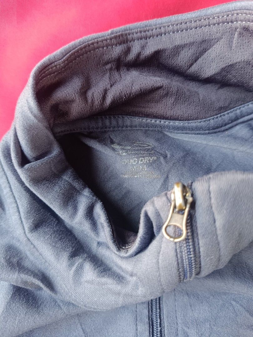 CHAMPION ACTIVE JACKET (Category: Coats, Jackets and Outerwear) located in Bulacan. Submitted by moybilog (Listing ID 1460552798, Image 2). Description: .