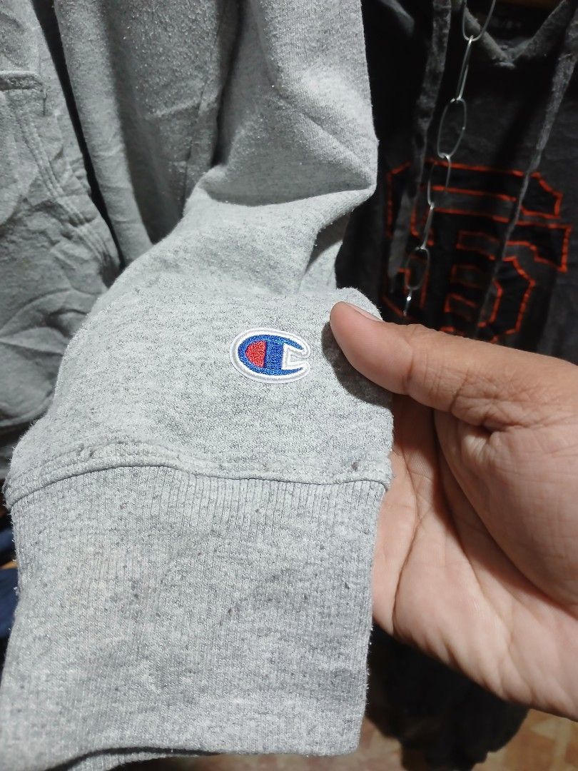 CHAMPION HOODIE LARGE (Category: Hoodies) located in Munoz. Submitted by cabalardomine98 (Listing ID 1460710540, Image 3). Description: no issue need wash only Fresh from bale.