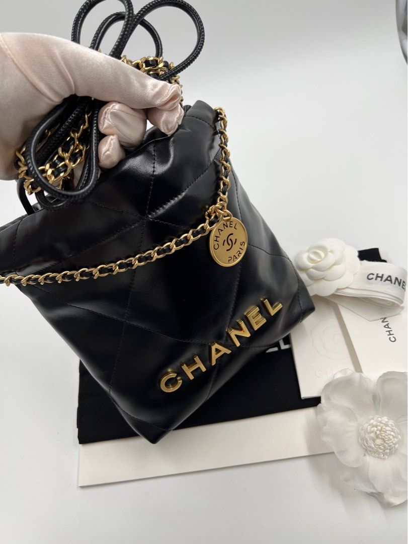 ⚜️Chanel 22 mini black bag (Category: Luxury Bags & Wallets) located in Makati City. Submitted by 90sangel (Listing ID 1460523708, Image 2). Description: The CHANEL 22 you’ll never want to put down. 🖤 Effortlessly chic, spacious, and that iconic CHANEL statement we all love. 🥹.