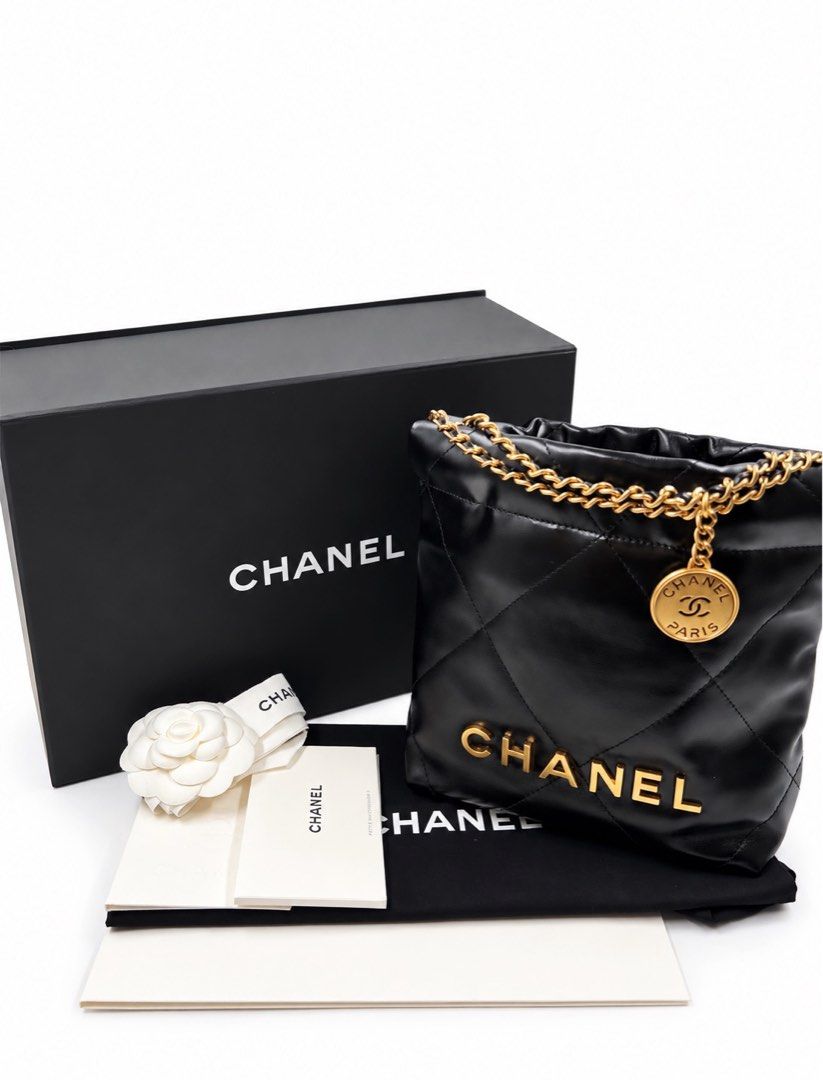 ⚜️Chanel 22 mini black bag (Category: Luxury Bags & Wallets) located in Makati City. Submitted by 90sangel (Listing ID 1460523708, Image 1). Description: The CHANEL 22 you’ll never want to put down. 🖤 Effortlessly chic, spacious, and that iconic CHANEL statement we all love. 🥹.