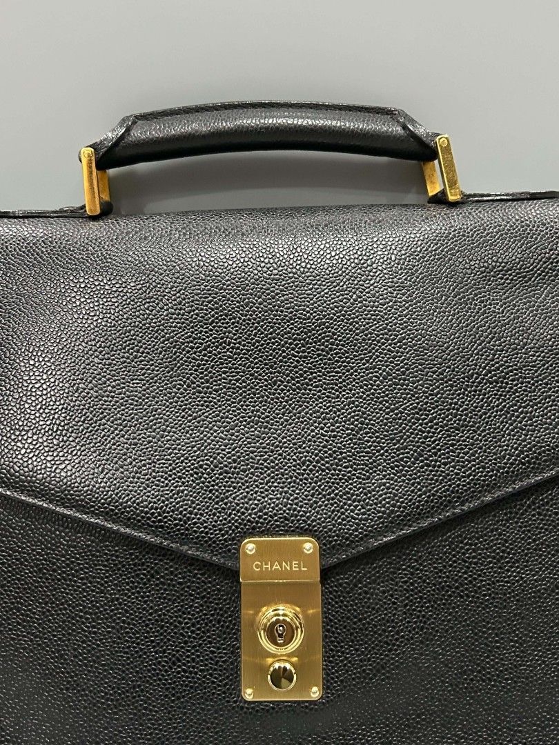Chanel caviar 90s briefcase (Category: Briefcases) located in Santa Rosa. Submitted by _ba_mo_si_ (Listing ID 1460653406, Image 3). Description: Plus sf Dm.