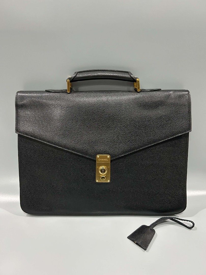Chanel caviar 90s briefcase (Category: Briefcases) located in Santa Rosa. Submitted by _ba_mo_si_ (Listing ID 1460653406, Image 1). Description: Plus sf Dm.