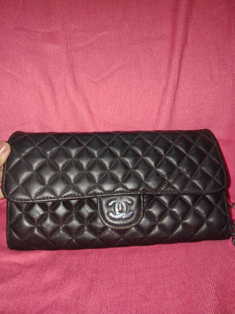 Chanel chain sling (Category: Cross-body Bags) located in Tagum. Submitted by mjprelovedbags2020 (Listing ID 1460509537, Image 1). Description: With holo sticker no flaws.