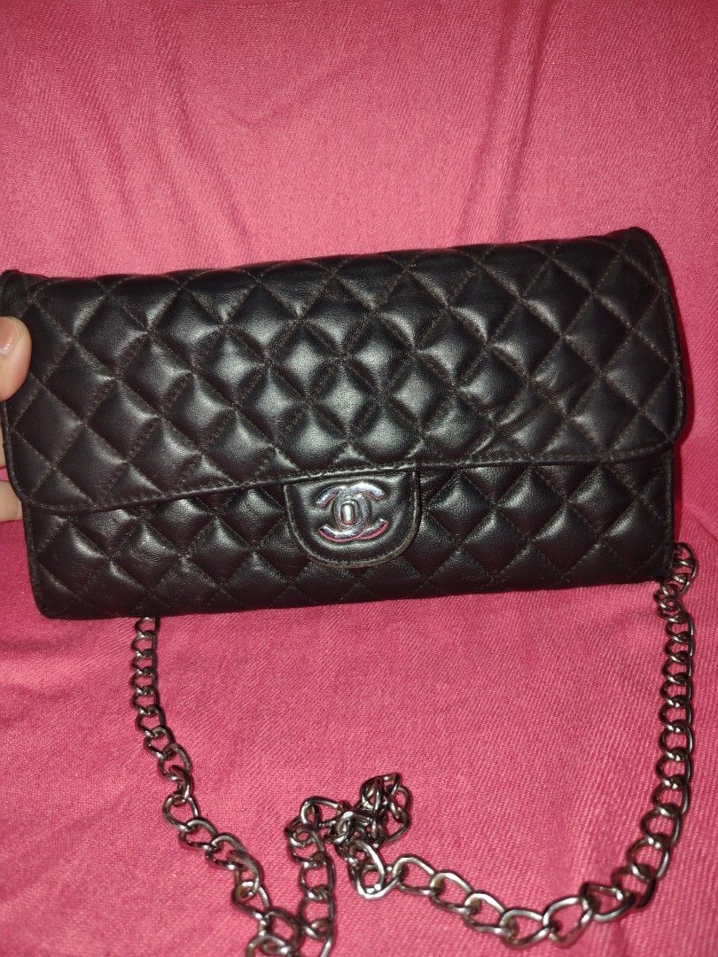 Chanel chain sling (Category: Cross-body Bags) located in Tagum. Submitted by mjprelovedbags2020 (Listing ID 1460509537, Image 2). Description: With holo sticker no flaws.