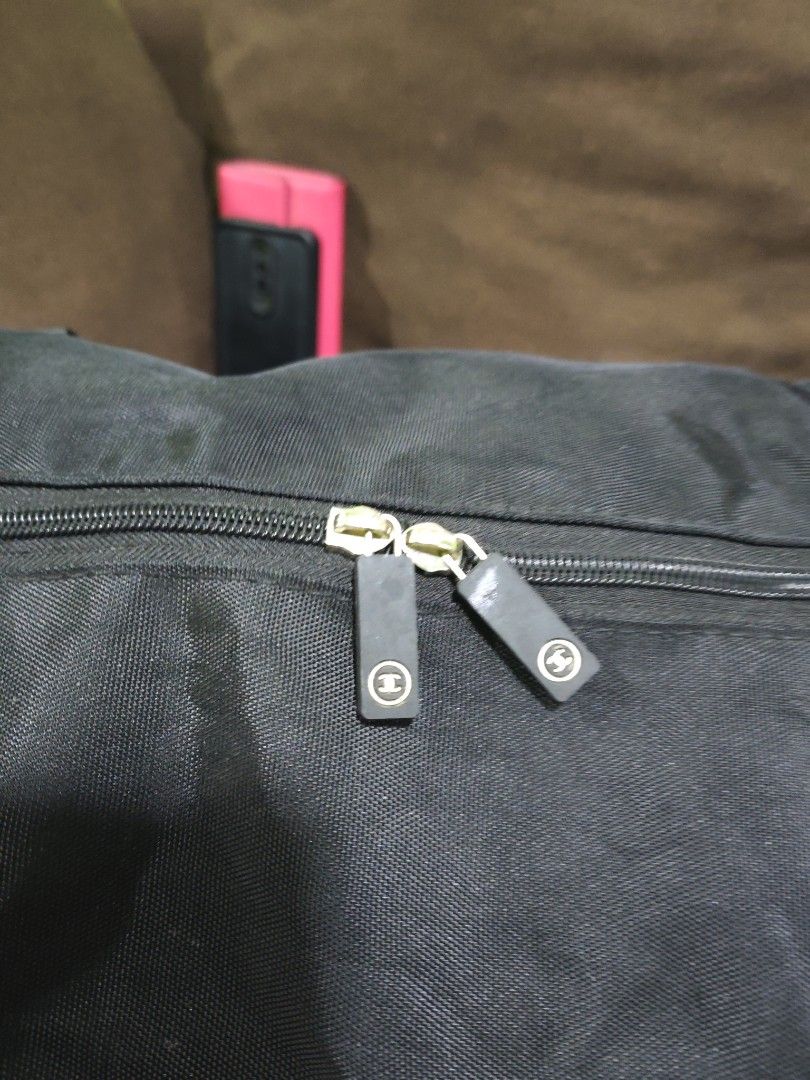 Chanel med size duffle bag (Category: Cross-body Bags) located in Pili. Submitted by zaneombao03491 (Listing ID 1460640816, Image 3). Description: .