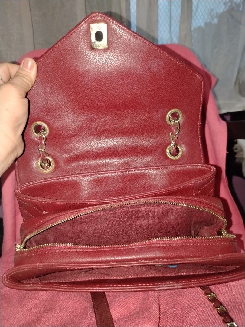 Chanel red wine (Category: Cross-body Bags) located in Tagum. Submitted by mjprelovedbags2020 (Listing ID 1460509183, Image 3). Description: No flaws with holo sticker.