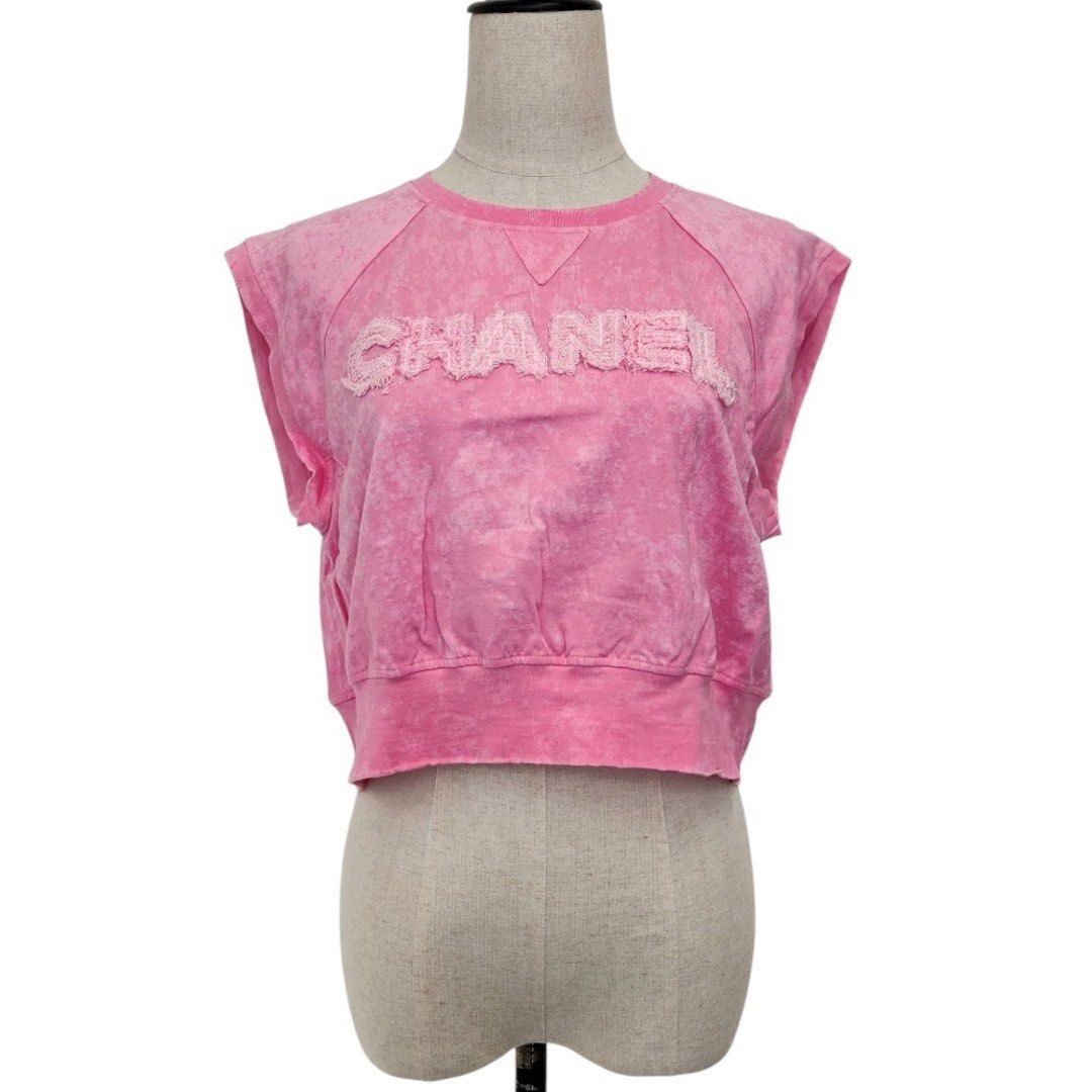 CHANEL SLEEVELESS CROPPED TOP (Category: Luxury Apparel) located in General Trias. Submitted by kyledeterala6969 (Listing ID 1460594856, Image 1). Description: Chanel Top No issue Like new Color rate - 10/10 Length - 21 Pit to pit - 21 Location: General Trias City, Cavite.