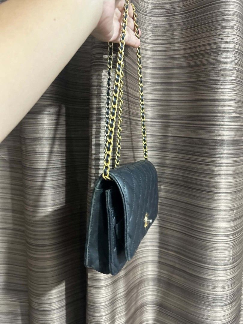 Chanel WOC (Category: Luxury Bags & Wallets) located in Tacloban City. Submitted by achiii3 (Listing ID 1460704554, Image 2). Description: CC under zip EP zipper missing holo sticker hence, selling low.