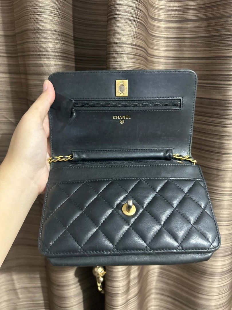 Chanel WOC (Category: Luxury Bags & Wallets) located in Tacloban City. Submitted by achiii3 (Listing ID 1460704554, Image 3). Description: CC under zip EP zipper missing holo sticker hence, selling low.