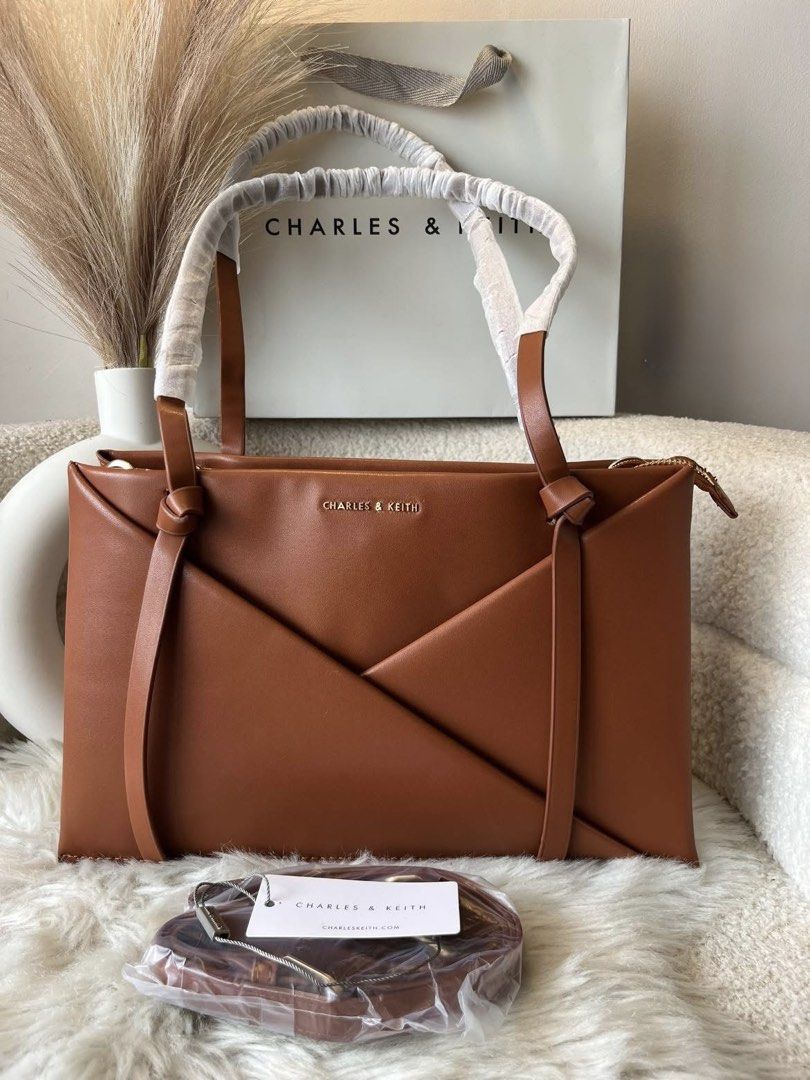 Charles & Keith Geometric Tote Bag - Brown (Category: Tote Bags) located in Pasig City. Submitted by preloved.closet2 (Listing ID 1460703381, Image 1). Description: Tote Bag with Sling Color Brown Add paperbag plus 80 .