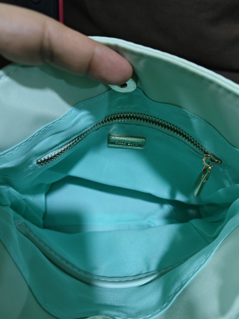 Chio 2nd nylon kili bag (Category: Shoulder Bags) located in Pili. Submitted by zaneombao03491 (Listing ID 1460646842, Image 3). Description: .