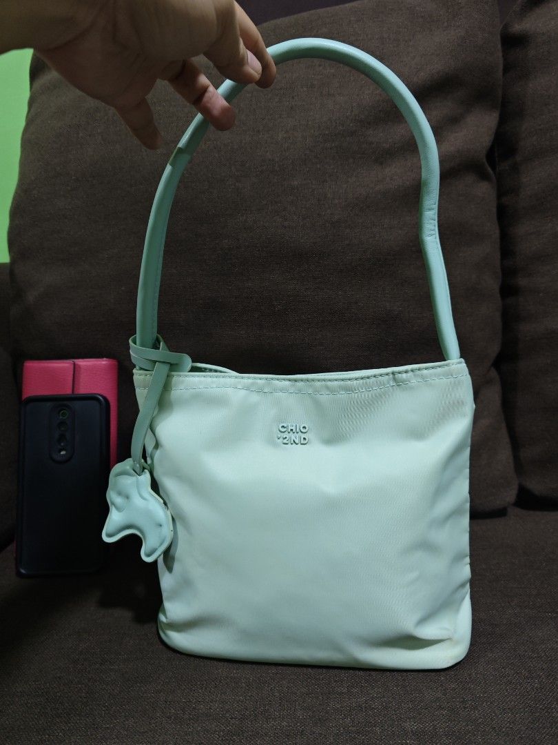 Chio 2nd nylon kili bag (Category: Shoulder Bags) located in Pili. Submitted by zaneombao03491 (Listing ID 1460646842, Image 1). Description: .
