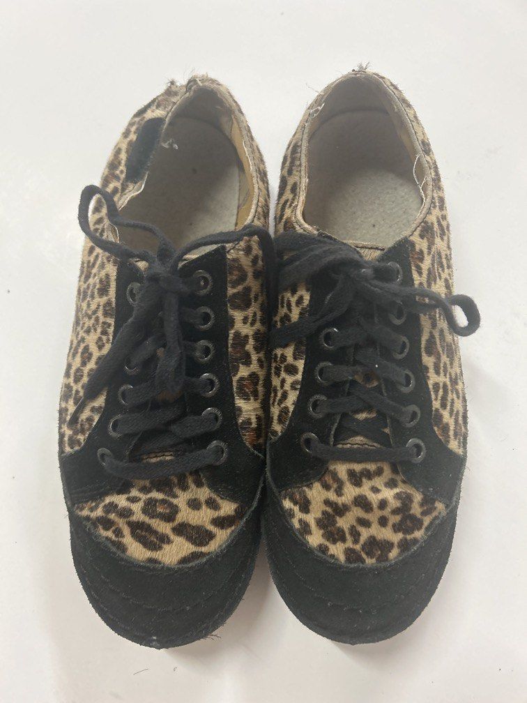Clarks leopard sneakers (Category: Loafers) located in Bulacan. Submitted by ourdailybreads (Listing ID 1460554421, Image 2). Description: From japan surplus 24 cm insole.