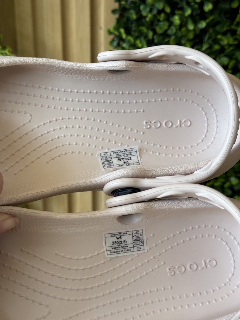 Classic Ballet Crocs in Light Pink (Category: Slippers and slides) located in Legazpi City. Submitted by rojaagonzalgo (Listing ID 1460530113, Image 1). Description: Brand New Light pink in color Rfs: Wrong size .