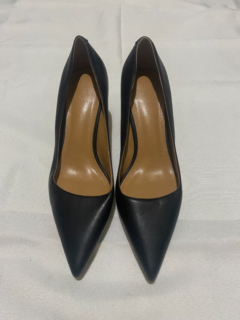 Classic black leather pointed-toe pump size 34 (Category: Heels) located in Las Pinas. Submitted by ipickyou (Listing ID 1460597611, Image 1). Description: Classic black leather pointed-toe pump. heels 2 1/2 inches, .