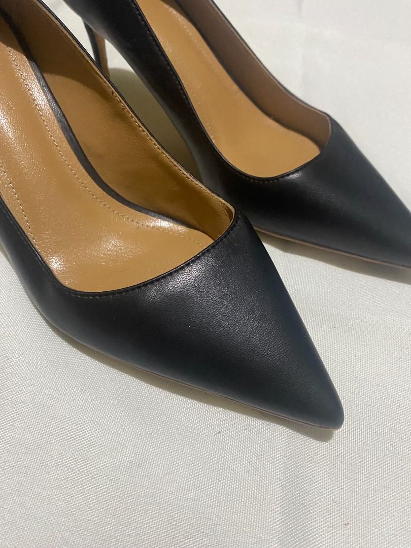 Classic black leather pointed-toe pump size 34 (Category: Heels) located in Las Pinas. Submitted by ipickyou (Listing ID 1460597611, Image 2). Description: Classic black leather pointed-toe pump. heels 2 1/2 inches, .