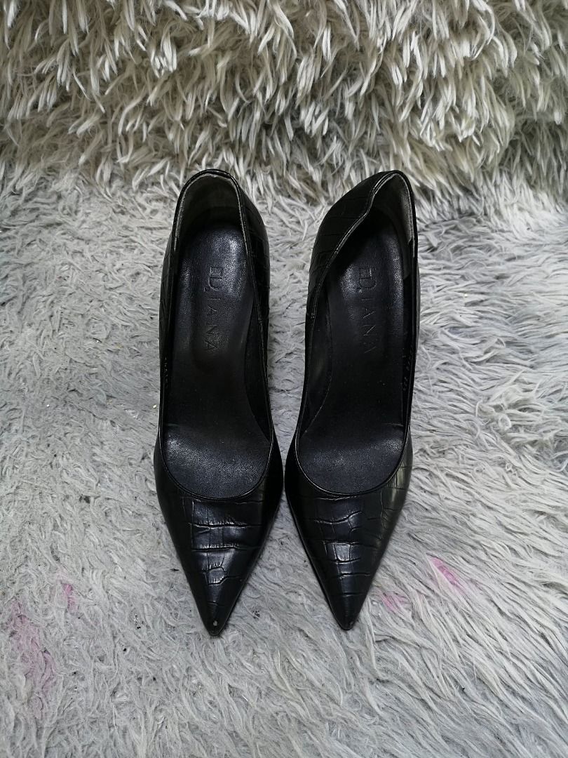 Classic Black textured Pointed Toe Stiletto Heel Pumps (Category: Heels) located in Santa Cruz. Submitted by jmy_surplus.2 (Listing ID 1460571072, Image 3). Description: Size ; 23.5cm Color ; Black Type ; Heels Brand ; No brand Material ; Leather Style ; Pointed Toe Stiletto Heels LR 172 JMY 1 Batch #219.