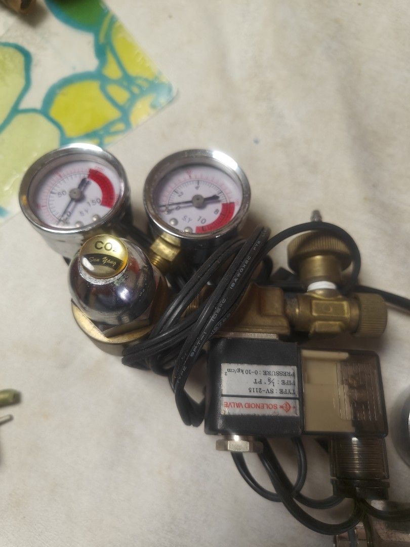 Co2 diffuser (Category: Homes & Other Pet Accessories) located in Singapore. Submitted by vblessed (Listing ID 1460521224, Image 2). Description: Give up hobby, kept in store. Everything items you can see on photo. Selling $50 only Self collect only..