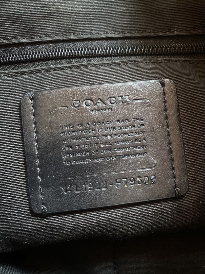Coach Bag (Category: Luxury Bags & Wallets) located in Laoag. Submitted by prelovedby_thrifty (Listing ID 1460624536, Image 3). Description: .