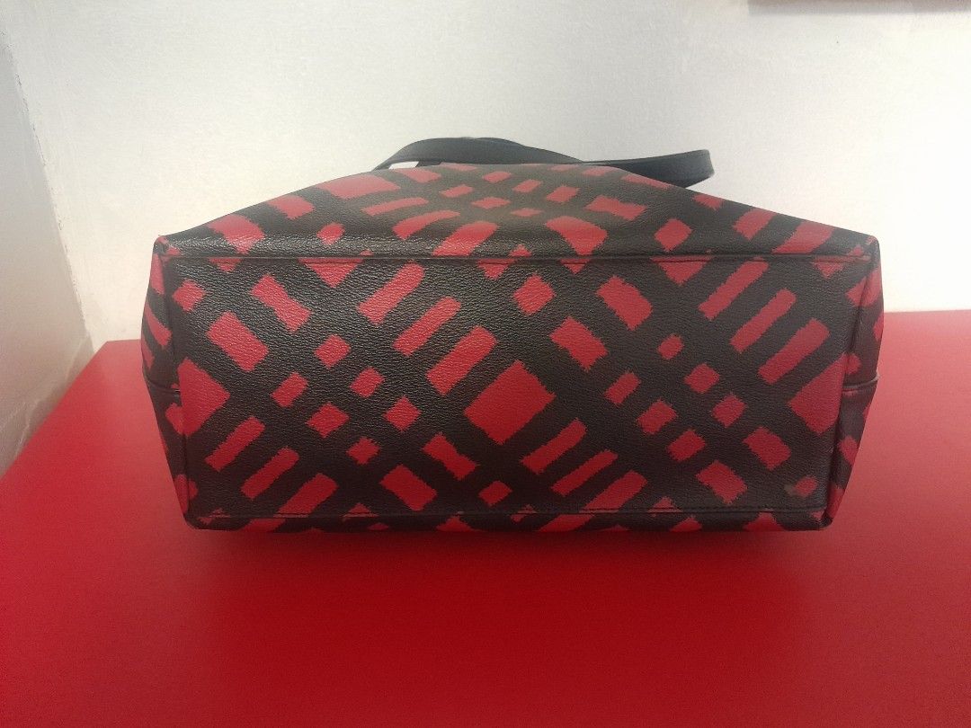Coach Black Red Geometric Print Tote Bag (Category: Tote Bags) located in Manila. Submitted by glengpascu18784 (Listing ID 1460583830, Image 3). Description: - Stylish Coach tote bag - Eye-catching black and red geometric pattern - Genuine leather handles and trim - Secure zipper closure for the main compartment - Interior zippered pocket and slip pockets - Ample space for daily essentials - Ideal for work or casual outings.