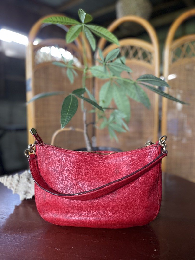 Coach Chelsea small (Category: Shoulder Bags) located in Laoag. Submitted by sauler (Listing ID 1460556186, Image 2). Description: Diko alam kung style nya parang my stain check pictures goods parin nasa nagdadala naman Parang my dots Coach engrave metal Orig.