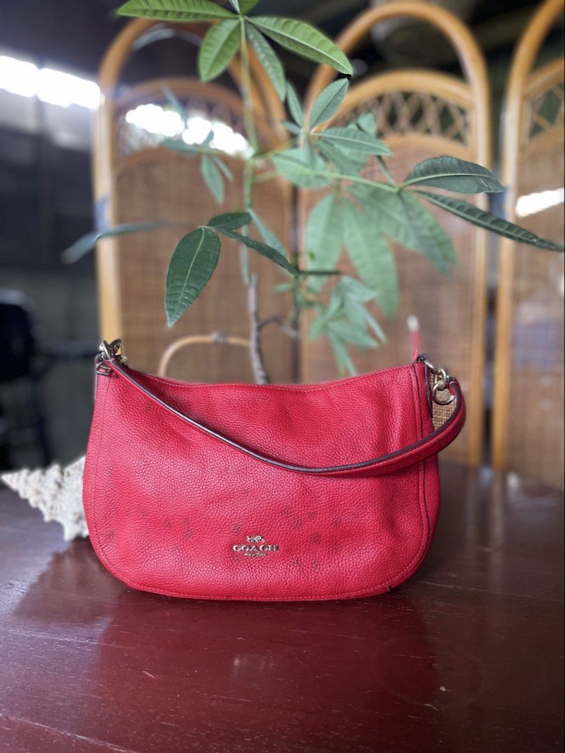 Coach Chelsea small (Category: Shoulder Bags) located in Laoag. Submitted by sauler (Listing ID 1460556186, Image 1). Description: Diko alam kung style nya parang my stain check pictures goods parin nasa nagdadala naman Parang my dots Coach engrave metal Orig.