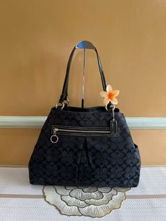 (Category: ) located in . Submitted by bellafashion08 (Listing ID 1460629524, Image 1). Description: .