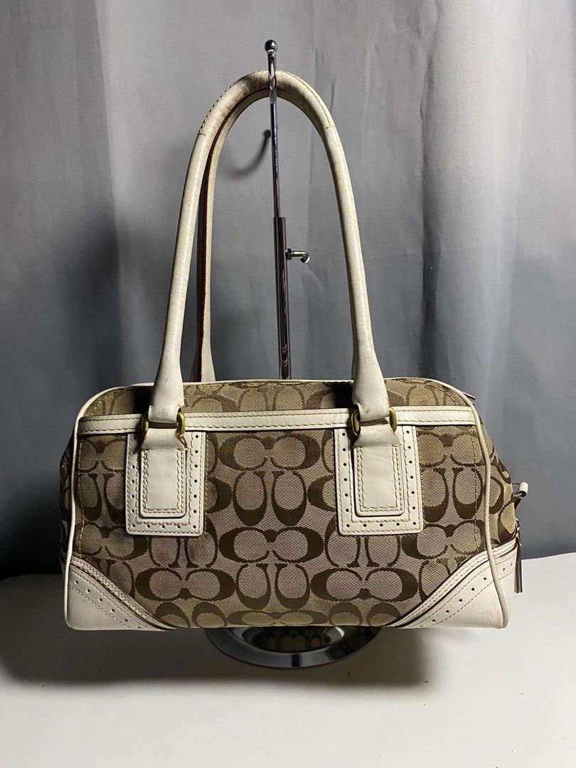 Coach Hampton Handbag (Category: Shoulder Bags) located in Cebu City. Submitted by gummybearsworld (Listing ID 1460681558, Image 2). Description: with Wristlet Flaws on handle sign of use, 3 little rubs on the side , sign of use on the leather lower part .