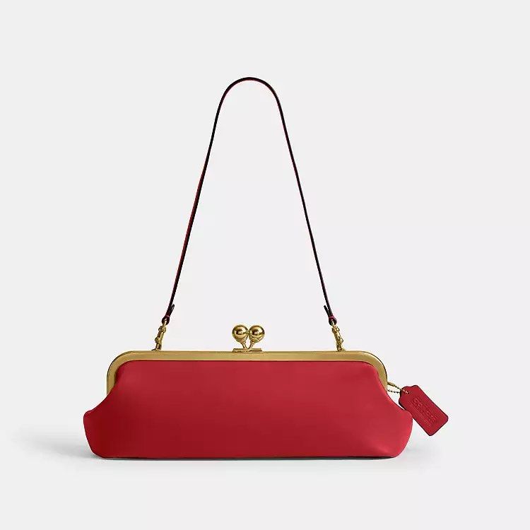 Coach Kisslock Frame Bag 30 💖 (Category: Shoulder Bags) located in Manila. Submitted by the.real.love.elle (Listing ID 1460619267, Image 2). Description: ✈️ 2-6 weeks ETA 🚢 2-3 months ETA 🛒 Pre order 💌 DM for inquiries and orders Love, Elle is not affiliated with the brands mentioned. All rights and trademarks are the property of their respective owners. No sponsorship, endorsement, or property infringement is intended; all brand names and lo