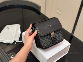 (Category: ) located in . Submitted by fashion.luxe.collection (Listing ID 1460705034, Image 1). Description: .