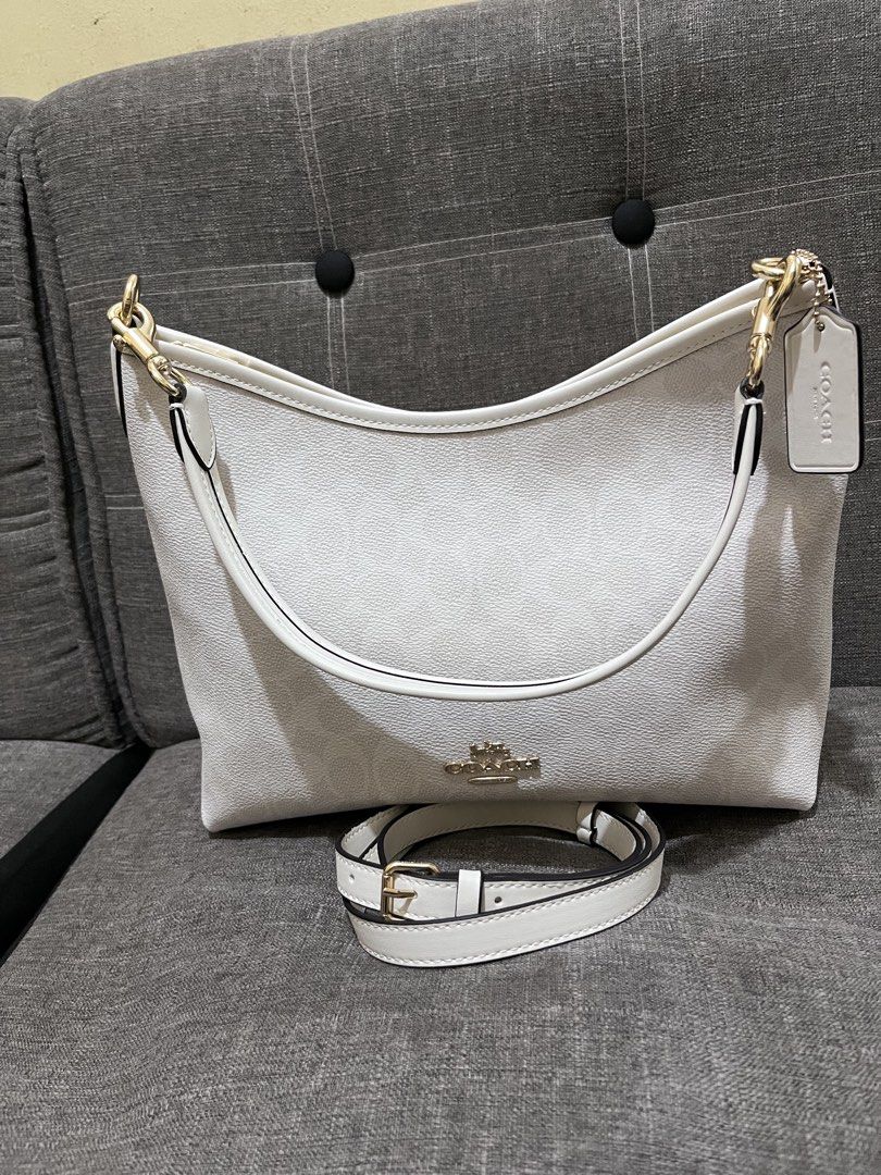 Coach Laurel from Hawaii (Category: Shoulder Bags) located in Manila. Submitted by zencat.93bfa9 (Listing ID 1460540910, Image 2). Description: In excellent condition package from Hawaii.