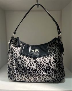 (Kategori: ) berada di . Dikirim oleh ninis_stuff_02 (ID iklan 1460654925, Gambar 1). Deskripsi: .