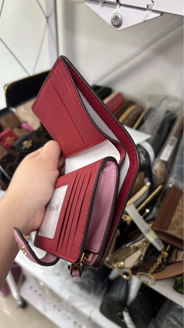 COACH POWDER PINK MEDIUM BIFOLD (Category: Wallets & Card holders) located in Marikina City. Submitted by airamarie999 (Listing ID 1460652660, Image 3). Description: BRAND NEW POWDER PINK ORIGINAL SHIPS VIA LBC LALAMOVE J&T.