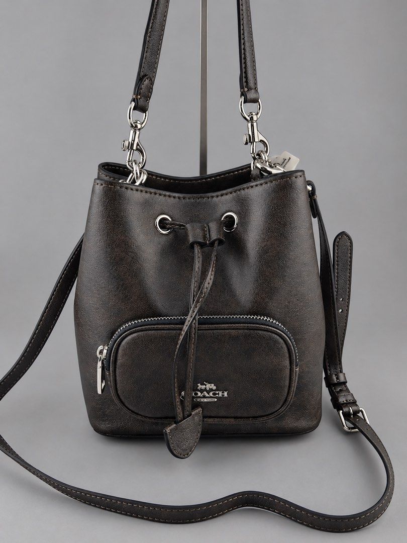 Coach Rowan Bucket Pocket (Category: Shoulder Bags) located in Binan City. Submitted by pinkykeenshop (Listing ID 1460700561, Image 1). Description: .