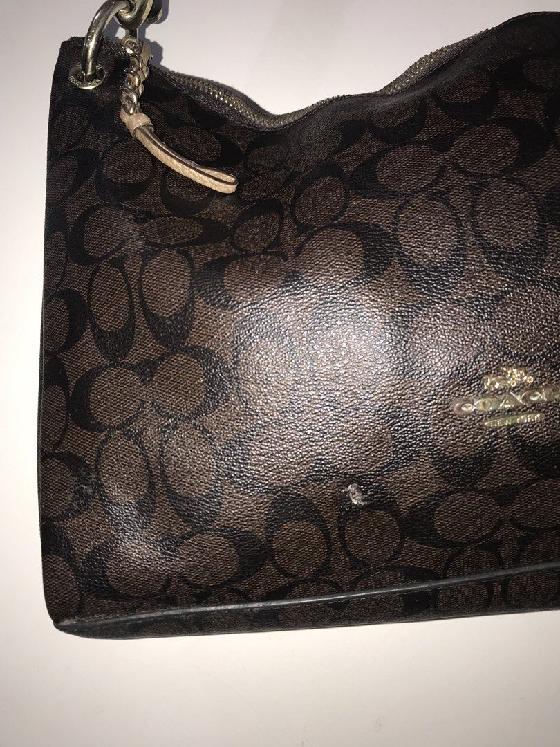 Coach Shoulder Bag (Category: Shoulder Bags) located in Manila. Submitted by kutikitest2016 (Listing ID 1460712991, Image 3). Description: Good condition w/ issue (pls see all photos) Pls note. Bawal po sa maselan..