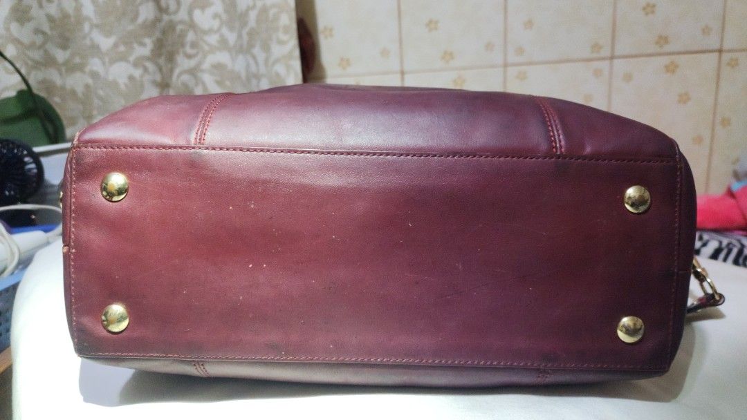 Coach sling (Category: Luxury Bags & Wallets) located in Baguio. Submitted by silent_brianjosh (Listing ID 1460640342, Image 3). Description: .