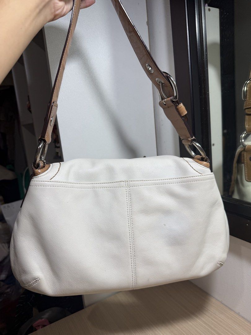 Coach White Soho Pleated (Category: Shoulder Bags) located in Manila. Submitted by bln.preloved (Listing ID 1460545626, Image 2). Description: - need cleaning - 9.5/10 condition - signs of use - inner lining is super clean 📍Sampaloc Manola.