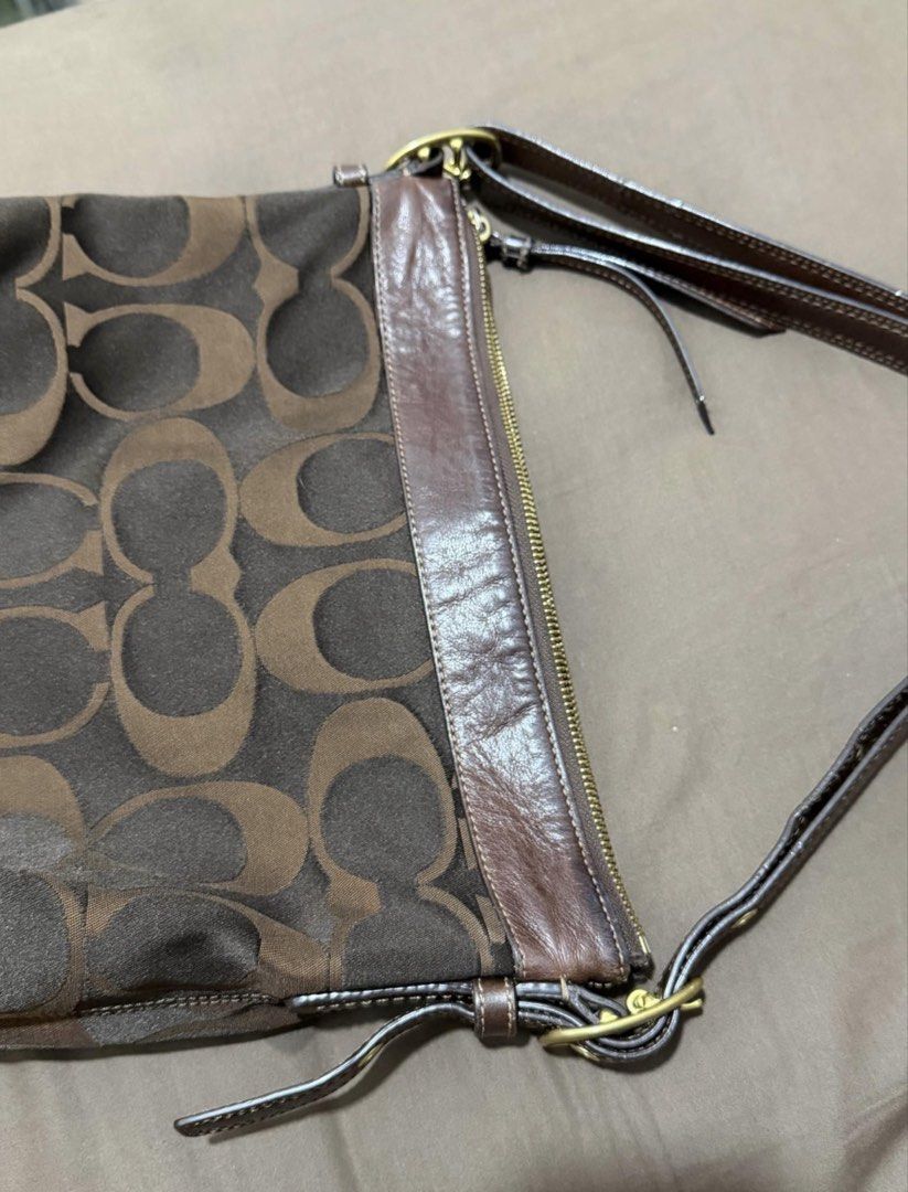 Coach Zoe in Choco Brown (Category: Shoulder Bags) located in Manila. Submitted by truelion_698706 (Listing ID 1460509290, Image 3). Description: Coach Zoe in Choco Brown 📍Bagong Pagasa near SM North Edsa 🧾Gcash/BDO 📦Lalamove/J&T/Pickup/Meetup nearby area 💌 DM for more deets. Vc anytime to check.