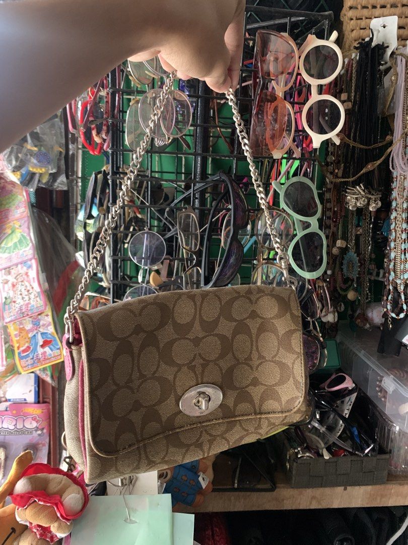 Coack kili bag (Category: Luxury Bags & Wallets) located in Quezon City. Submitted by bzgettinpaid (Listing ID 1460602547, Image 3). Description: .