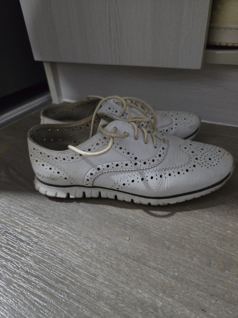 Cole Haan Zerogrand White (Category: Loafers) located in Manila. Submitted by luxtimeless (Listing ID 1460543725, Image 1). Description: Authentic Cole Haan Zerogrand white - Size 7 or 23.5cm - Red accents on heel tabs and sole Note: Soles show some signs of wear.