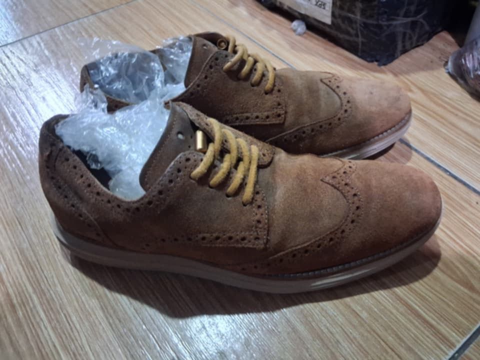 Colehaan (Category: Casual Shoes) located in Koronadal. Submitted by glads08089 (Listing ID 1460687961, Image 2). Description: Cole haan suede size 42.