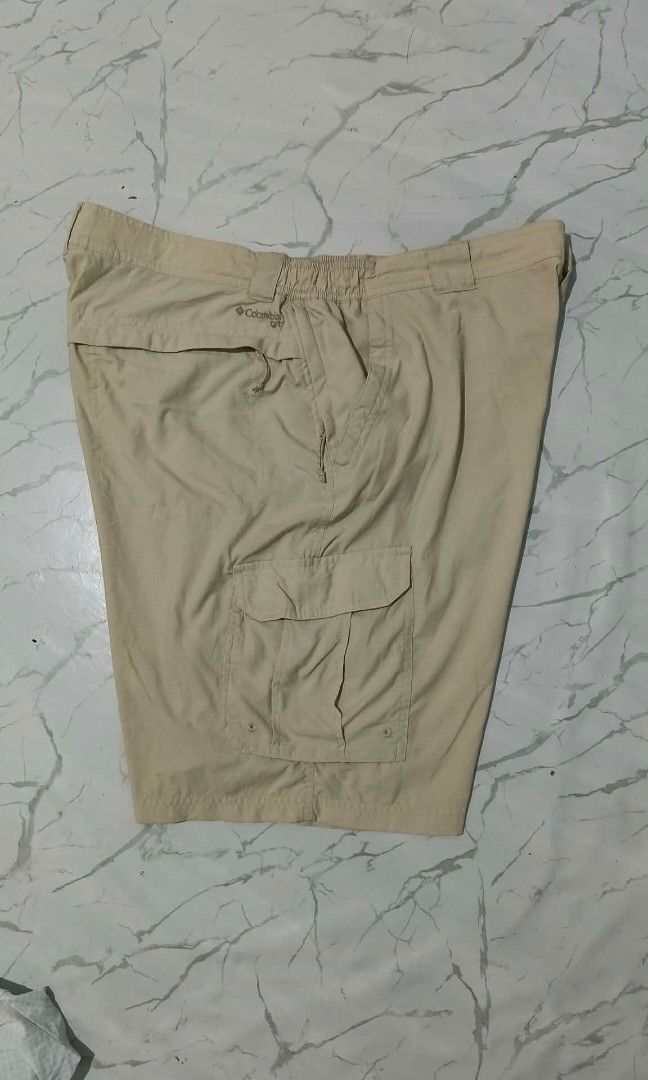 Columbia 6 pockets Shorts (Category: Activewear) located in Naga. Submitted by rmsthrift (Listing ID 1460669788, Image 1). Description: Size:XL (39-40) Length:21.5 inch.