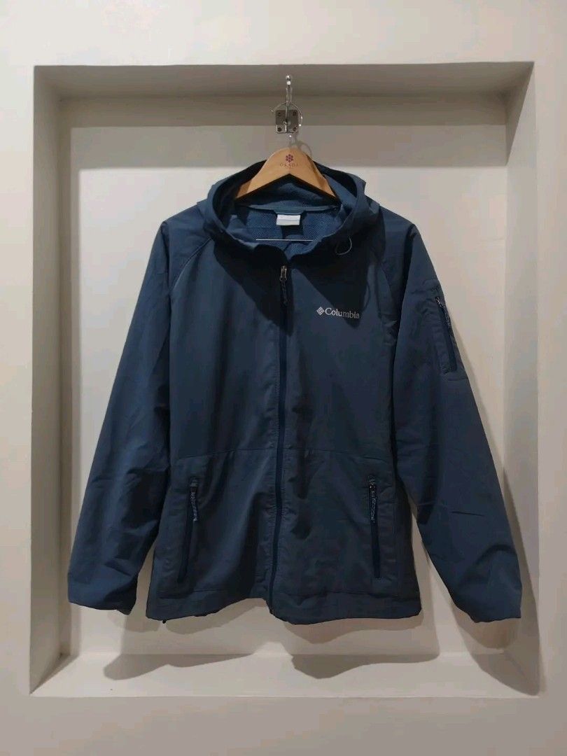 Columbia Hooded Jacket (Category: Coats, Jackets and Outerwear) located in Caloocan City. Submitted by clprelovedclothing (Listing ID 1460664010, Image 1). Description: - Blue Columbia jacket with attached hood - Features zippered pockets on the front - Includes a zippered pocket on the sleeve - Ideal for outdoor adventures or casual everyday wear - Lightweight and highly practical design.