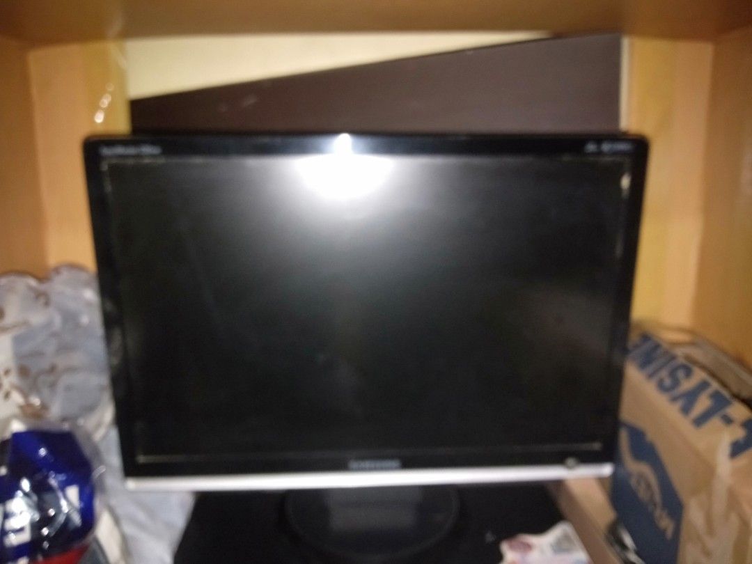 Computer monitor (Category: Monitor Screens) located in Manila. Submitted by ybetong10 (Listing ID 1460509124, Image 1). Description: .