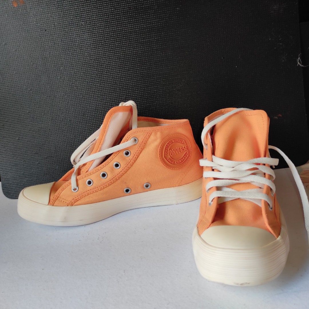 CONVERSE BIG C ARMY SHOES (Category: Sneakers) located in Cainta. Submitted by fukunekojapansurplus (Listing ID 1460709684, Image 1). Description: CONVERSE BIG C ARMY SHOES MID 1000 pesos US 5 JPN 24 24cm Orange Unused No issue ✨A quick Yes or No after inquiry is appreciated ✨ 📍 Mayfield Park Residences Felix Ave Cainta 🛵SF c/o Buyer via Lalamove/JNT/LBC 💰 MOP: GCash Our finds are a mix of new & preloved from Japan Container. New items will be