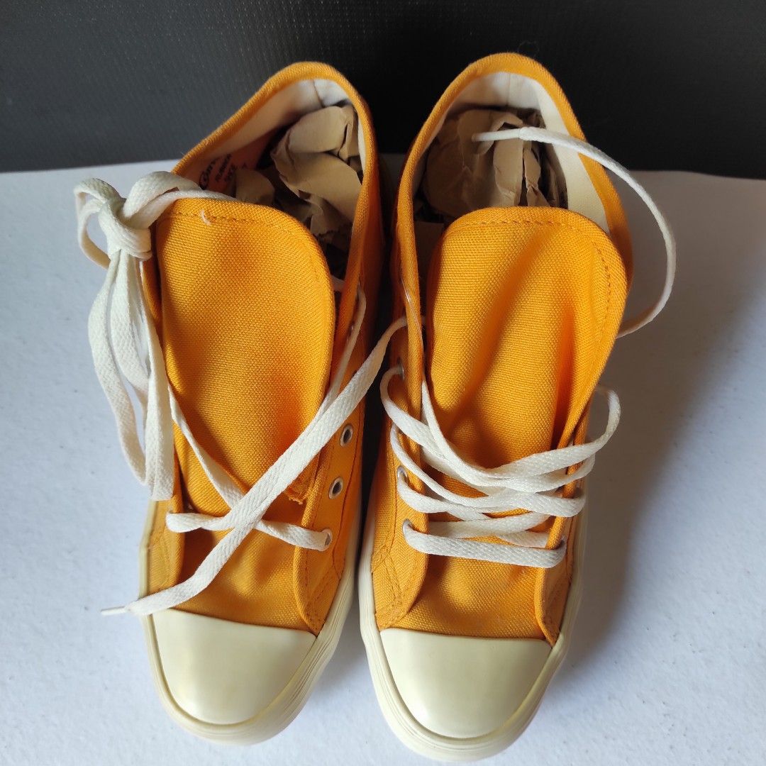 CONVERSE BIG C ARMY SHOES (Category: Sneakers) located in Cainta. Submitted by fukunekojapansurplus (Listing ID 1460709684, Image 2). Description: CONVERSE BIG C ARMY SHOES MID 1000 pesos US 5 JPN 24 24cm Orange Unused No issue ✨A quick Yes or No after inquiry is appreciated ✨ 📍 Mayfield Park Residences Felix Ave Cainta 🛵SF c/o Buyer via Lalamove/JNT/LBC 💰 MOP: GCash Our finds are a mix of new & preloved from Japan Container. New items will be