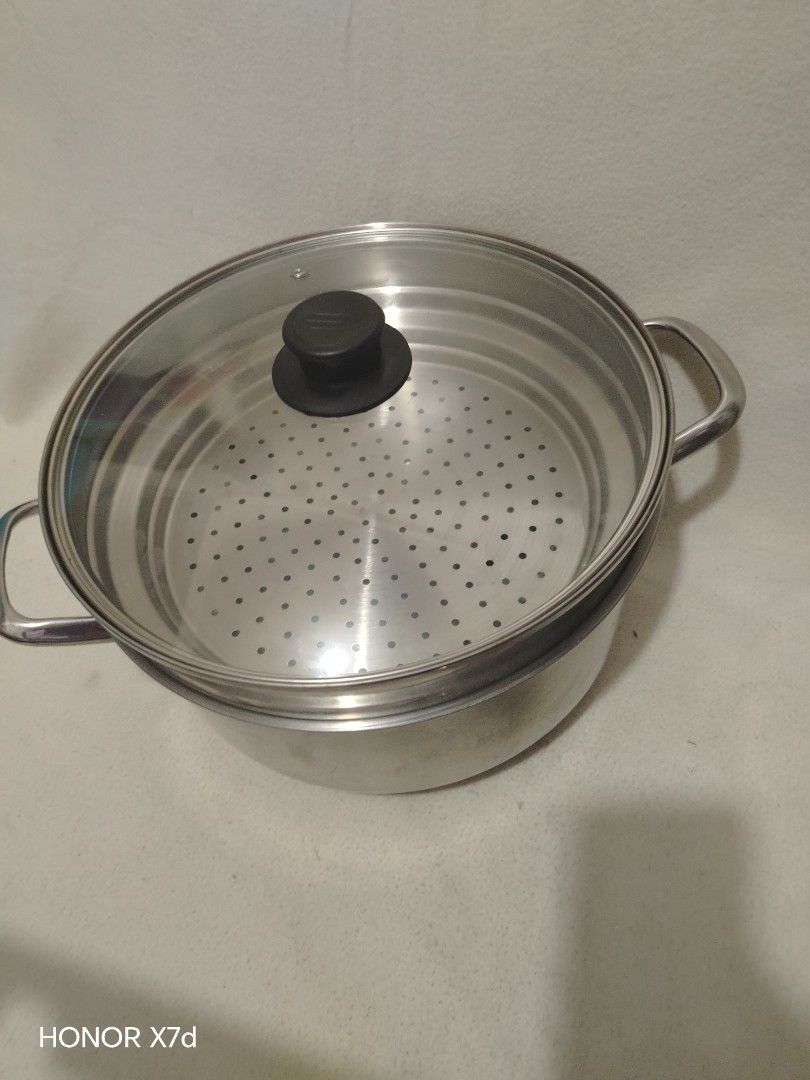 Cookcell casserole surplus (Category: Cookware & Accessories) located in Baguio. Submitted by noona_faith (Listing ID 1460602922, Image 2). Description: Cookcell casserole with steamer and original lid. ISSUE‼️ Check lid picture, may mga cuts po sya, kaya may nilagay po na Ako na generic glass lid na brandnew. With warpsa loob pero Walang butas, at Hindi bengkong sa labas. Flat bottom Padin po. 28cm diameter, Malaki, mabigat, makapal, Walang dugt